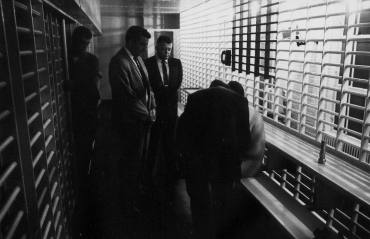 19James Earl Ray being searched 09.jpg